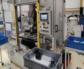 Celda robotizada para tubos de aluminio de largo variable